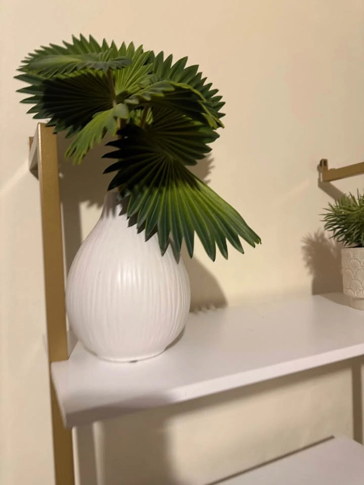 Moving Sale: Flower Decorations - photo 3
