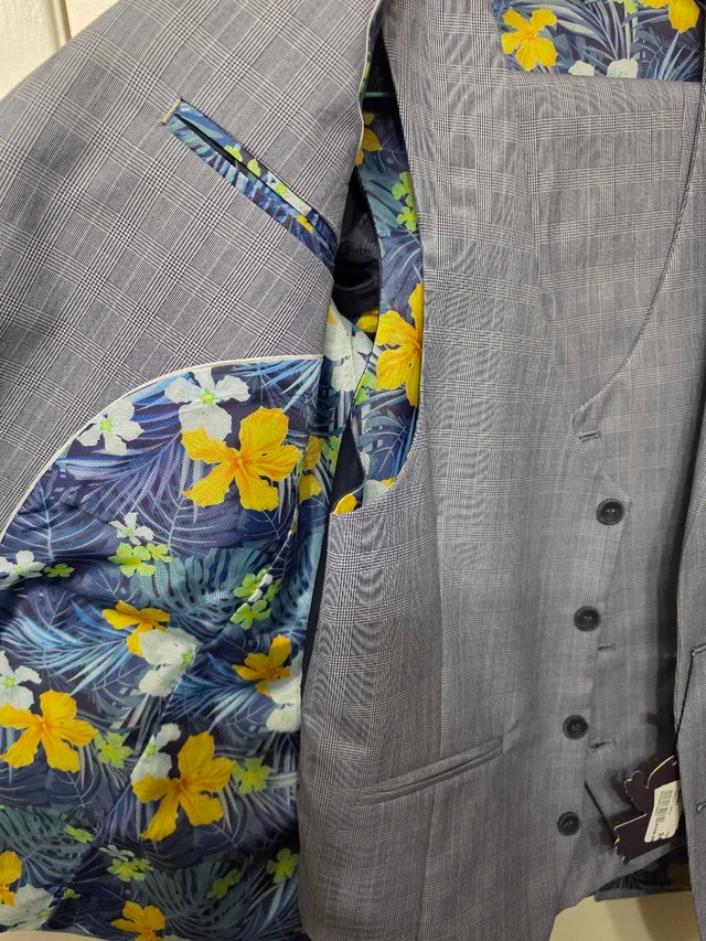 New Thomson & Richards 3 Piece Suit- Size 34 - photo 4