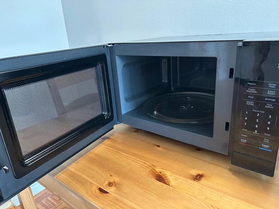 Magic Chef Microwave - Black - photo 2