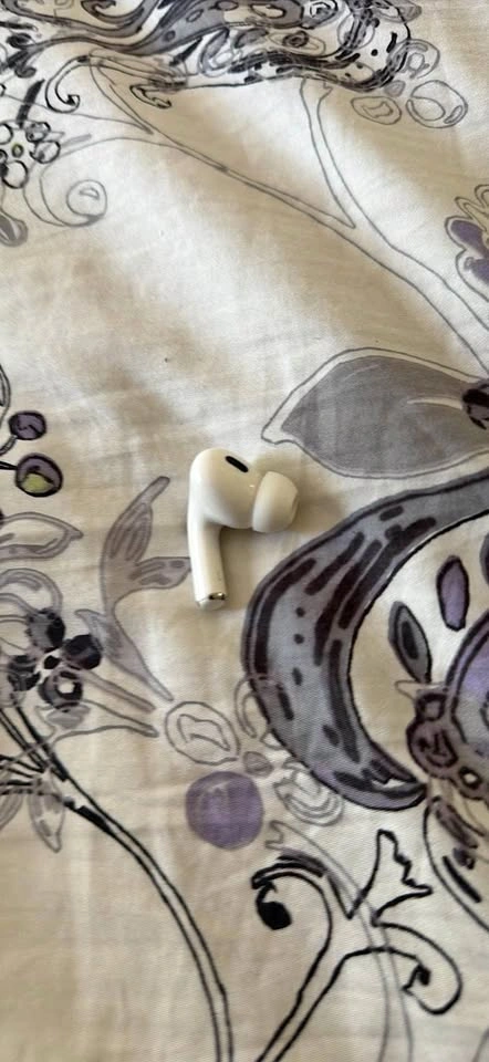 Apple AirPods Pro Right Earbud - 1st Gen