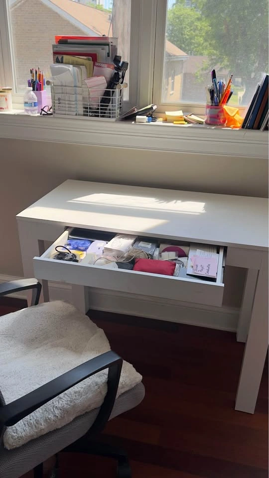 White desk with drawer (Medical District/60612) - photo 3