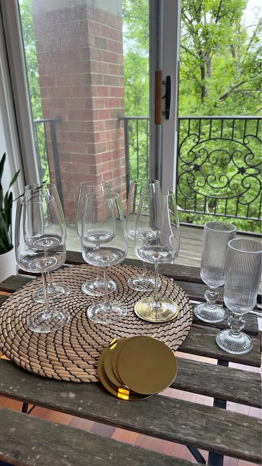 Modern Wine Glass Set + FREE Champagne Glasses & Gold Coasters