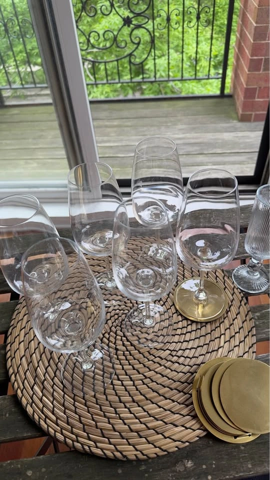 Modern Wine Glass Set + FREE Champagne Glasses & Gold Coasters - photo 2