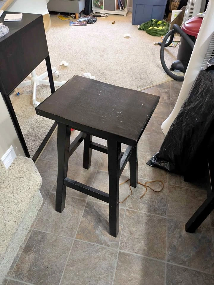 5 black/brown stools!