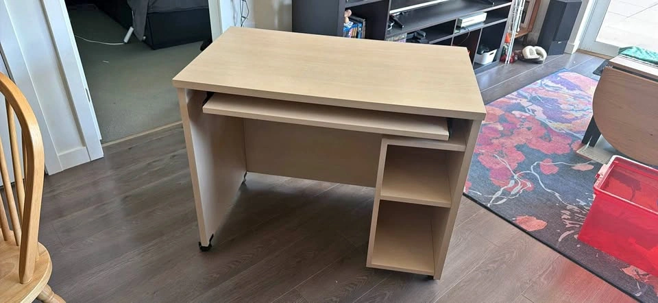 Free desk