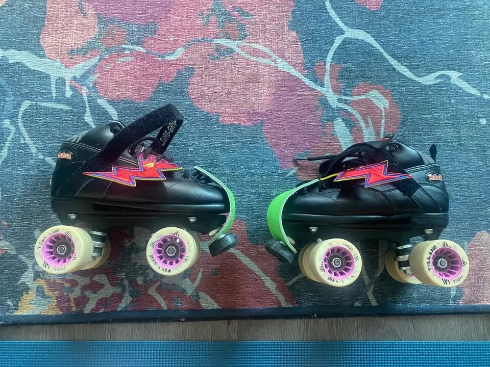 Roller skates and pads - photo 2