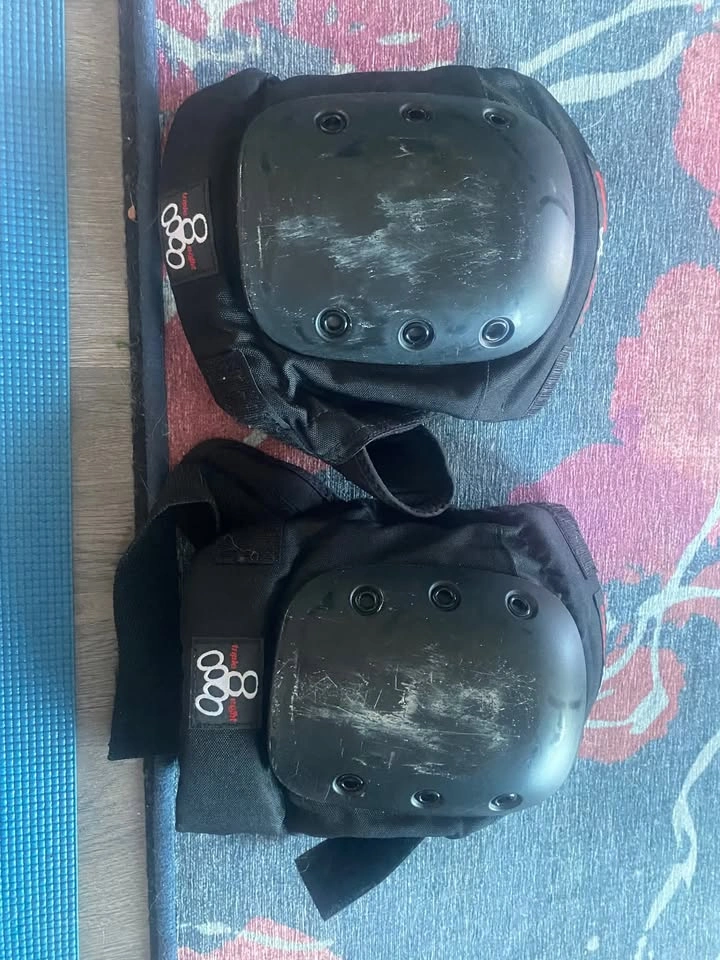 Roller skates and pads - photo 3