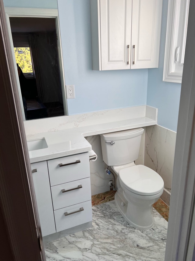 Private Master bedroom with attached washroom - photo 3