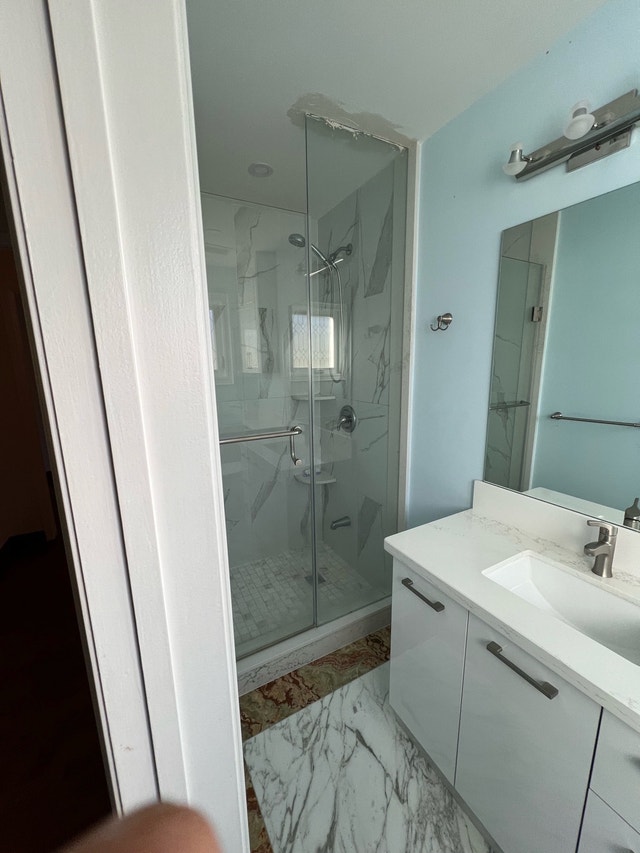 Private Master bedroom with attached washroom - photo 5