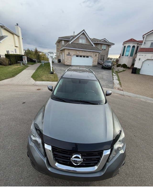 2017 Nissan Pathfinder SV 7 Passenger 4x4