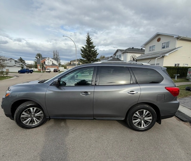 2017 Nissan Pathfinder SV 7 Passenger 4x4 - photo 2
