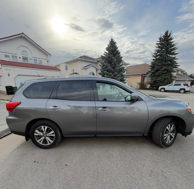 2017 Nissan Pathfinder SV 7 Passenger 4x4 - photo 3