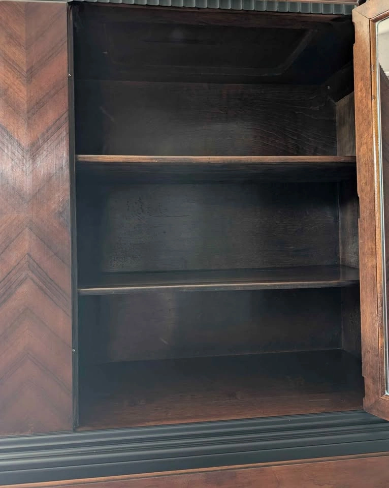 Vintage China Cabinet - photo 3