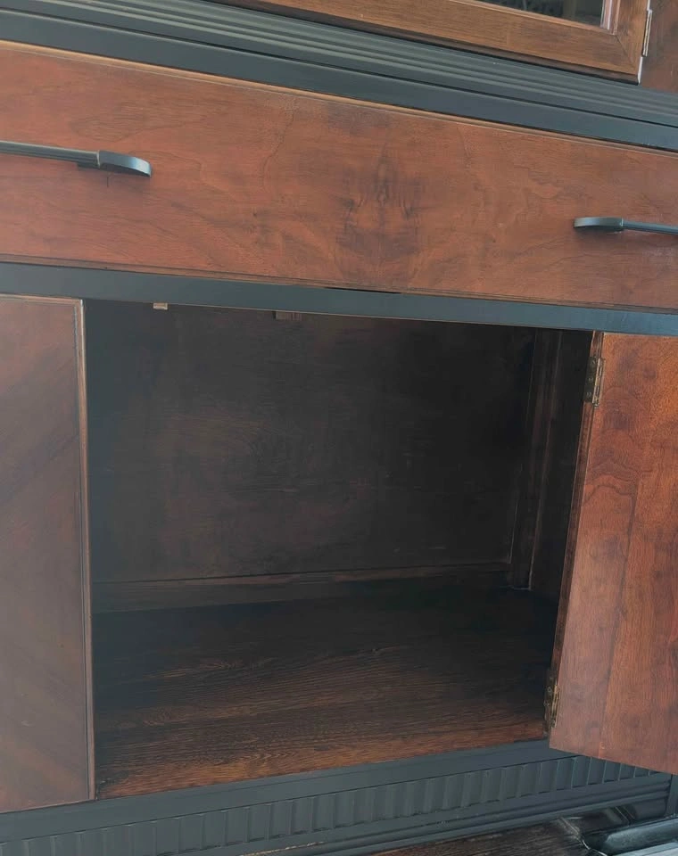 Vintage China Cabinet - photo 4