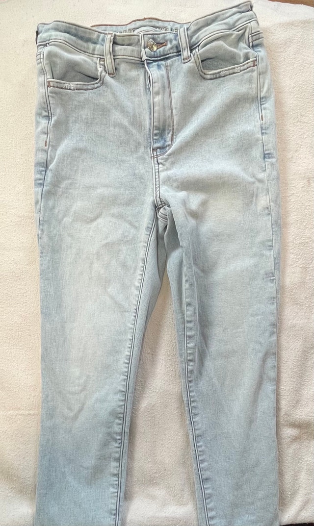 Size 6 - American Eagle Super High-Rise Jegging
