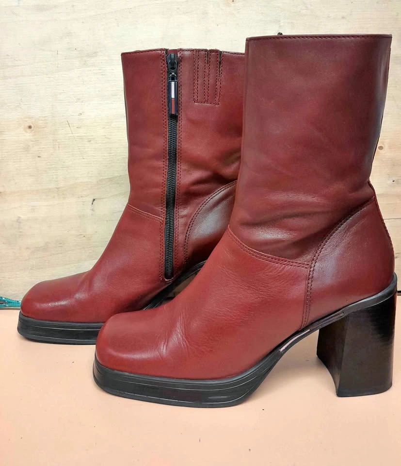 Vintage TOMMY HILFIGER Boots - Women's Size 10