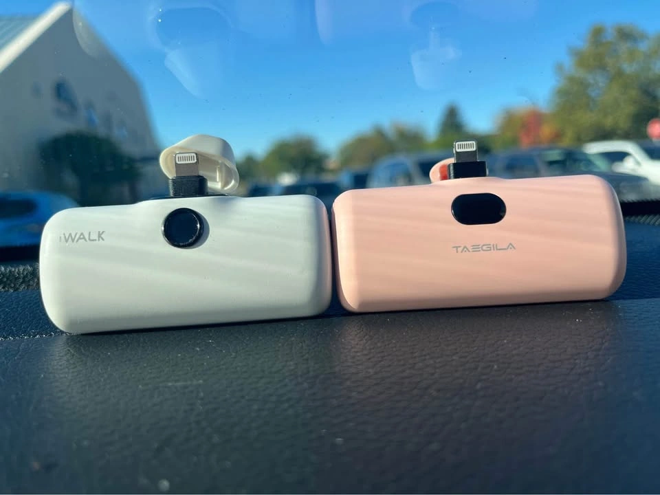 Brand new never used portable chargers - photo 3