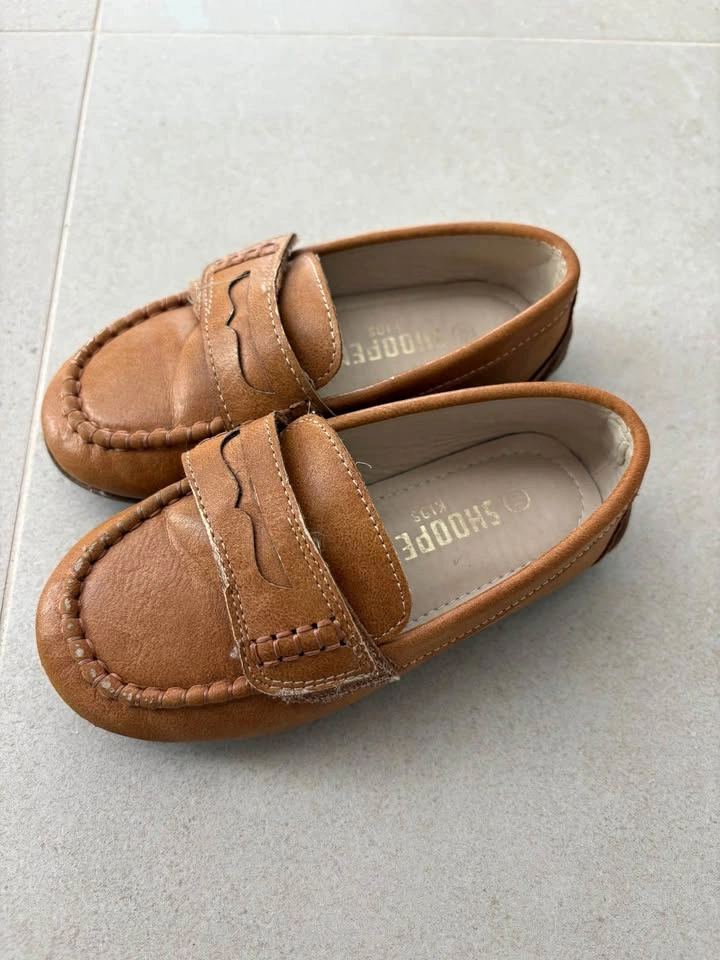 Shoope Kids brown loafers size 10-11