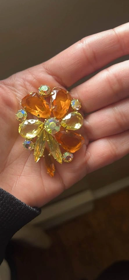 Vintage (Late 80’s) Crystal Brooch