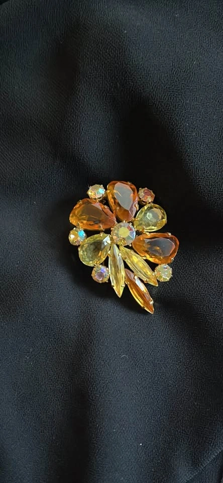 Vintage (Late 80’s) Crystal Brooch - photo 2