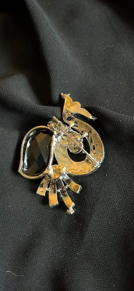 Elegant Navy and White Crystal Peacock Brooch - photo 4