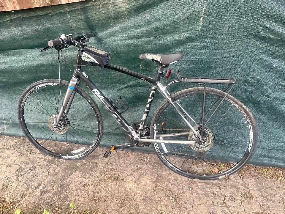 Raleigh Hybrid Commuter Bike – Disc Brakes – As Is