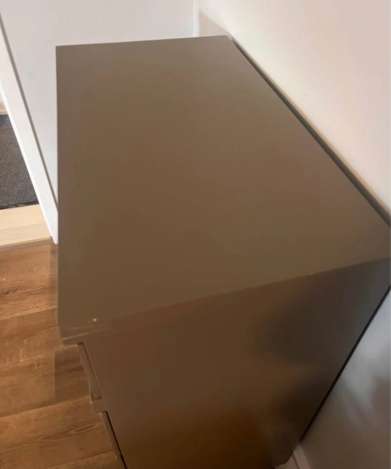 Modern Taupe 4 Drawer Dresser – Vintage Grenier - photo 3