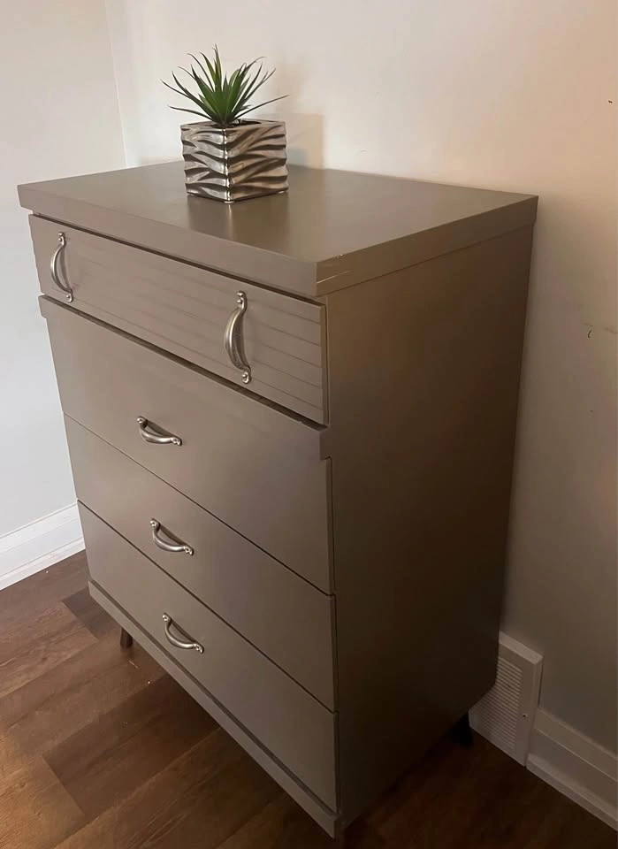 Modern Taupe 4 Drawer Dresser – Vintage Grenier - photo 4