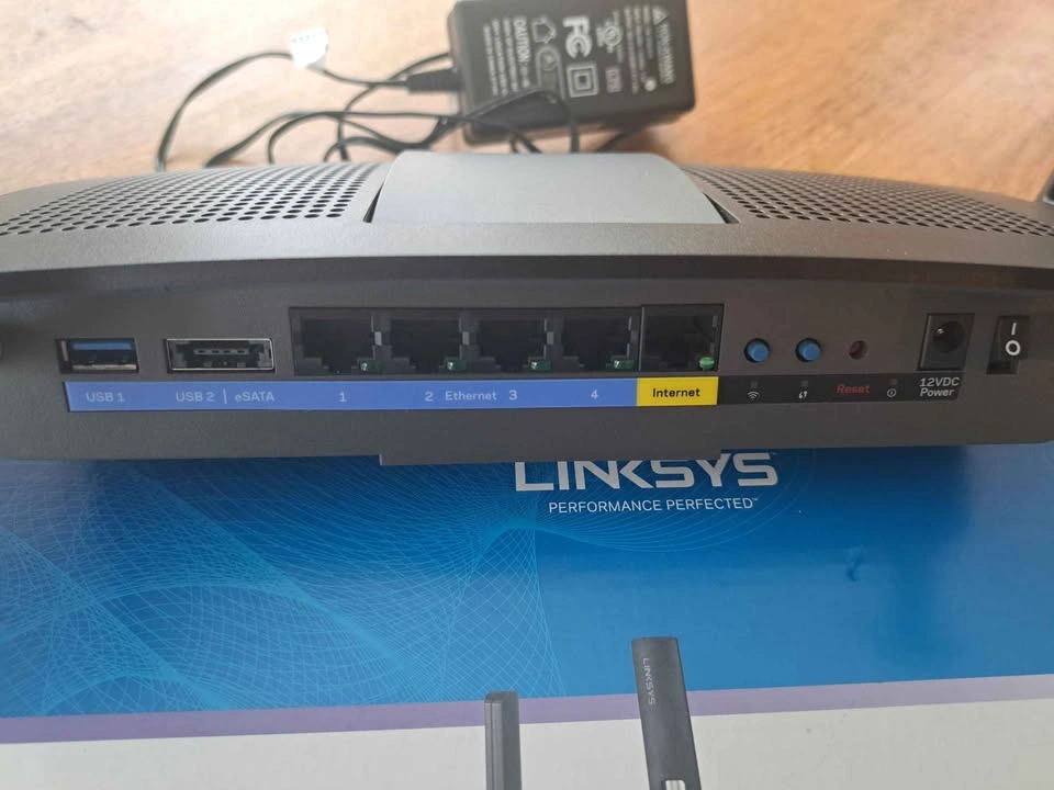 Linksys E8350 Dual Band Router - photo 3