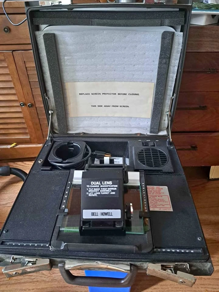 WORKING VINTAGE BELL & HOWELL COMMUTER II MICROFICHE READER