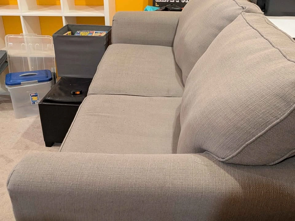 Couch - photo 2