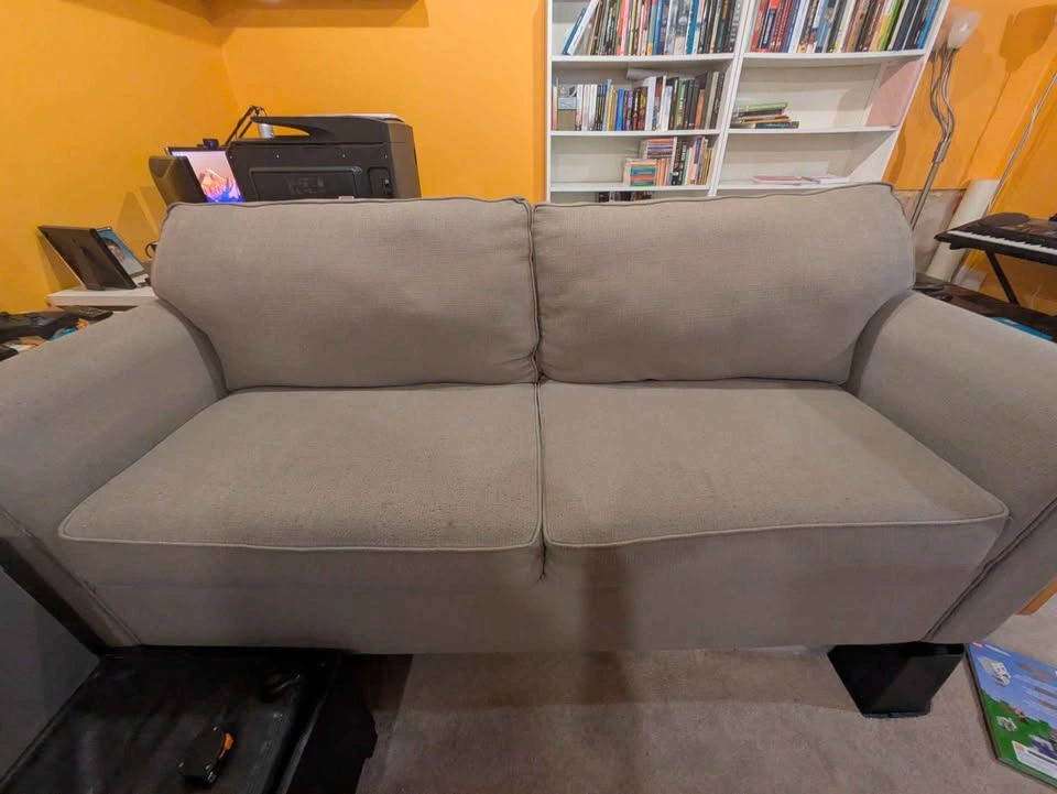 Couch - photo 3