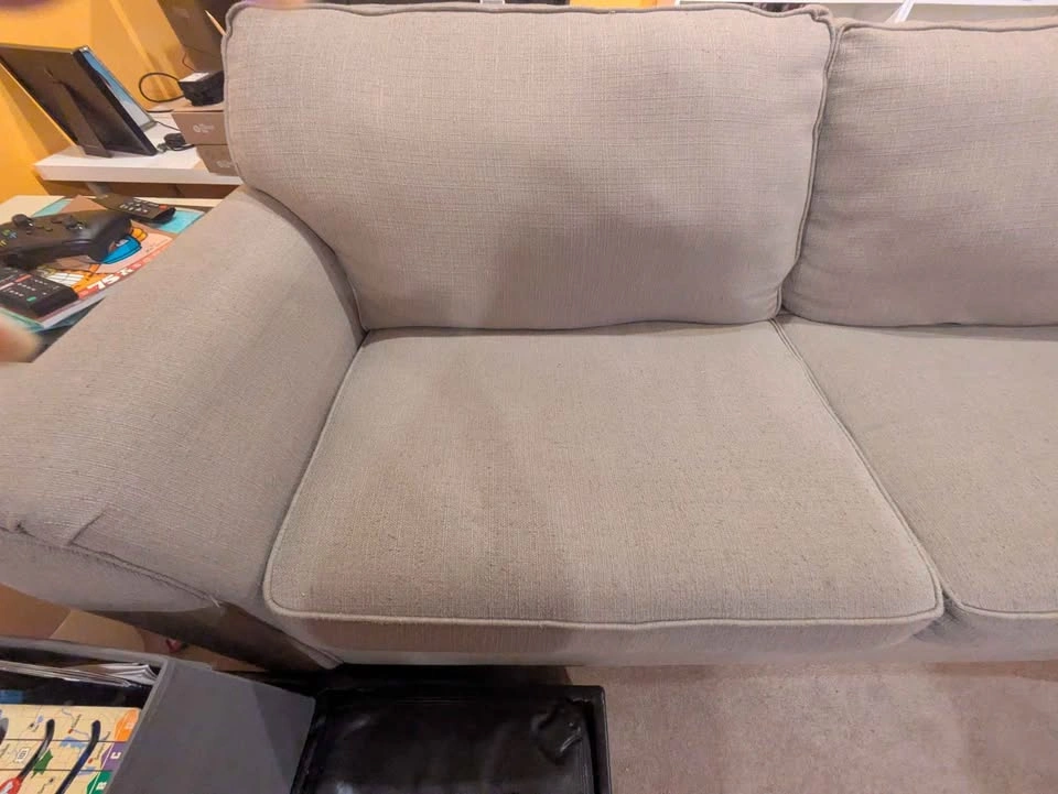 Couch - photo 4