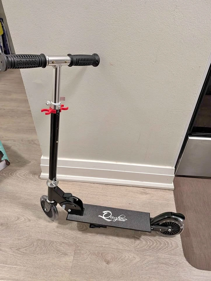 Kids Folding Scooter – Lightweight & Perfect for Outdoors 🛴