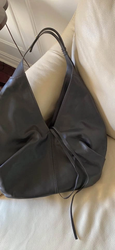 Elegant Cognac Leather Hobo Bag - Made in Italy - photo 2