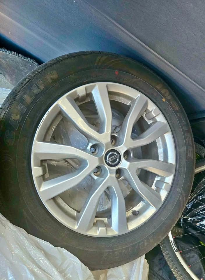 Nissan Rims w/ Sailun Inspire 215/60R17 Tires