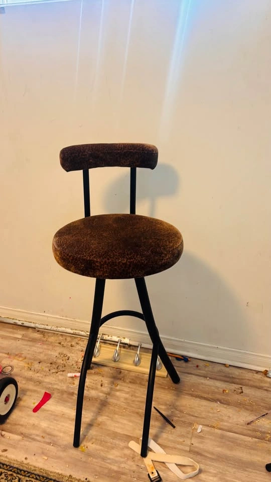 3 Modern Bar Chairs for Only $15 – Must Go ASAP! - photo 2