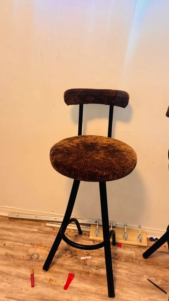 3 Modern Bar Chairs for Only $15 – Must Go ASAP! - photo 3