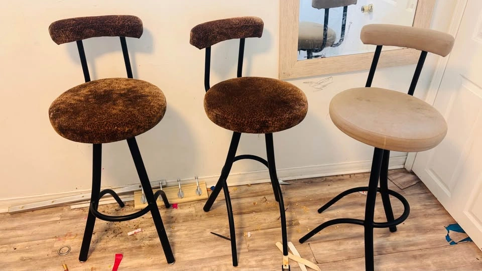 3 Modern Bar Chairs for Only $15 – Must Go ASAP! - photo 4