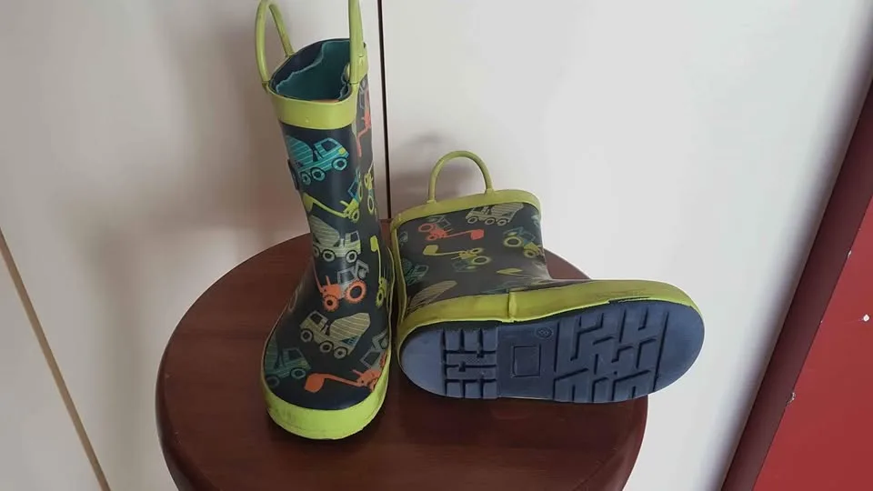 Rain Boots Size 8 Kids image indicator(2)