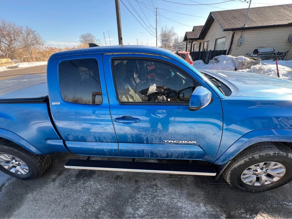 2018 Toyota Tacoma Truck 4x4 (low mileage) - photo 3