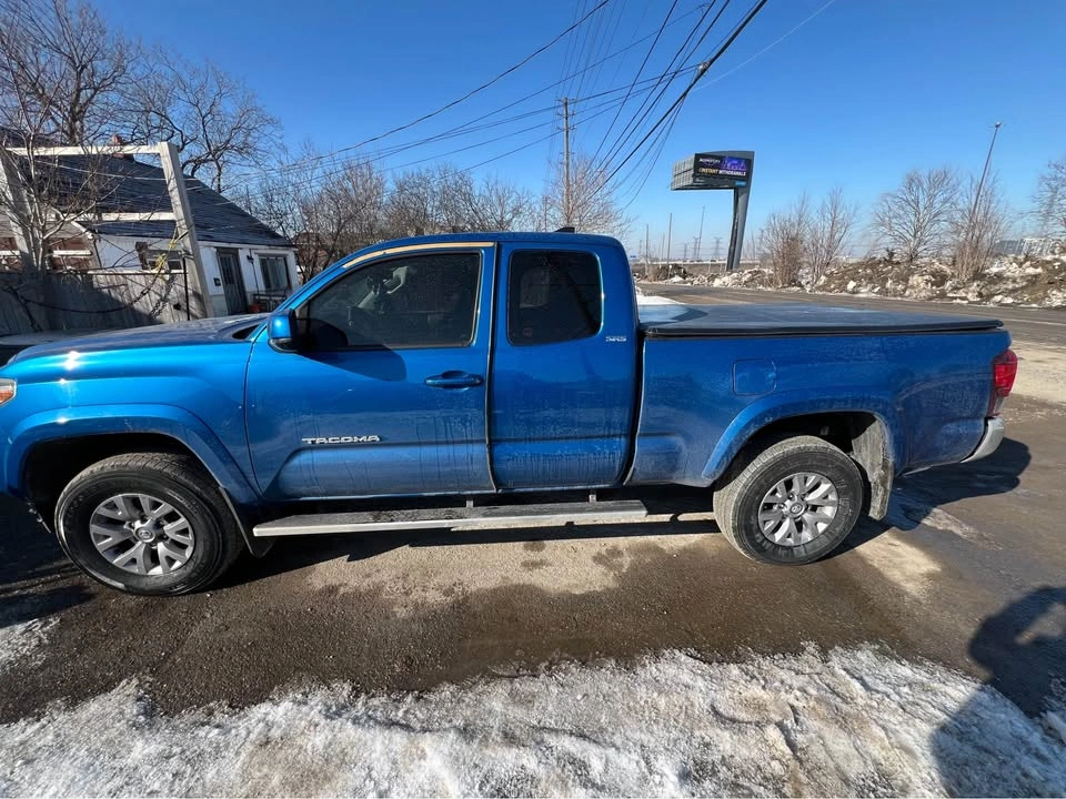 2018 Toyota Tacoma Truck 4x4 (low mileage) - photo 5