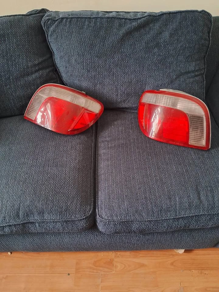 Tail light Toyota Echo hatchback 2005 - photo 2