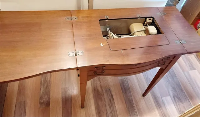 Working Antique Singer Sewing Machine image indicator(3)