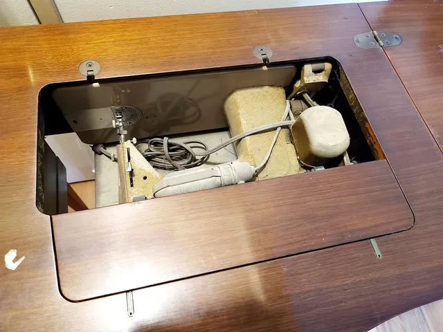 Working Antique Singer Sewing Machine image indicator(4)