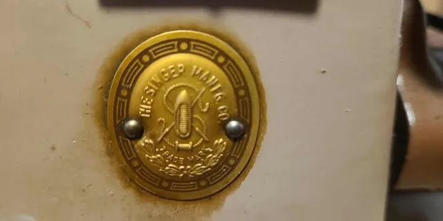 Working Antique Singer Sewing Machine image indicator(10)