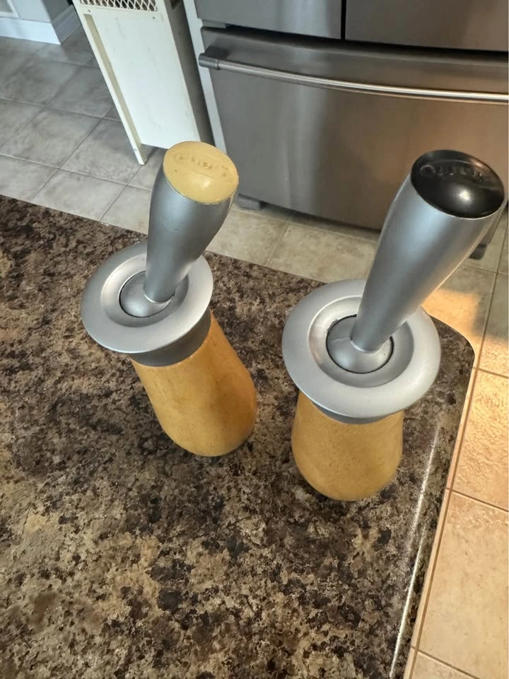 Chef'n Salt and Pepper Grinders - photo 3