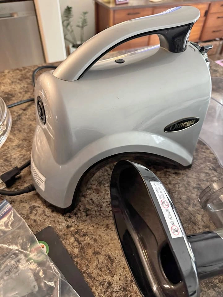 Omega Masticating Juicer NC800S