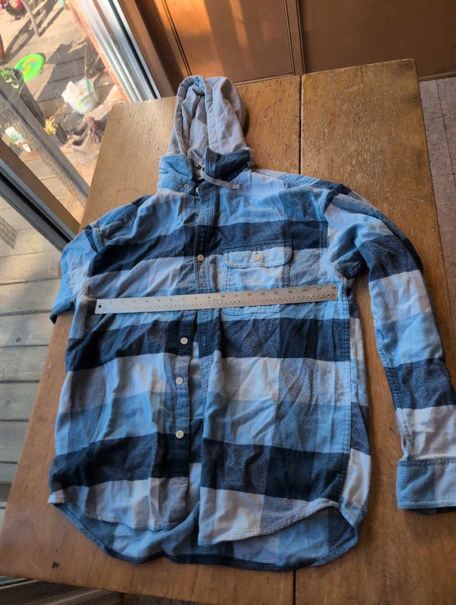 American Eagle Flannel Mens Medium Removable Hood