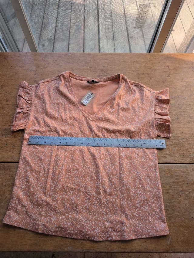 RW&CO Floral T-Shirt Small NWT